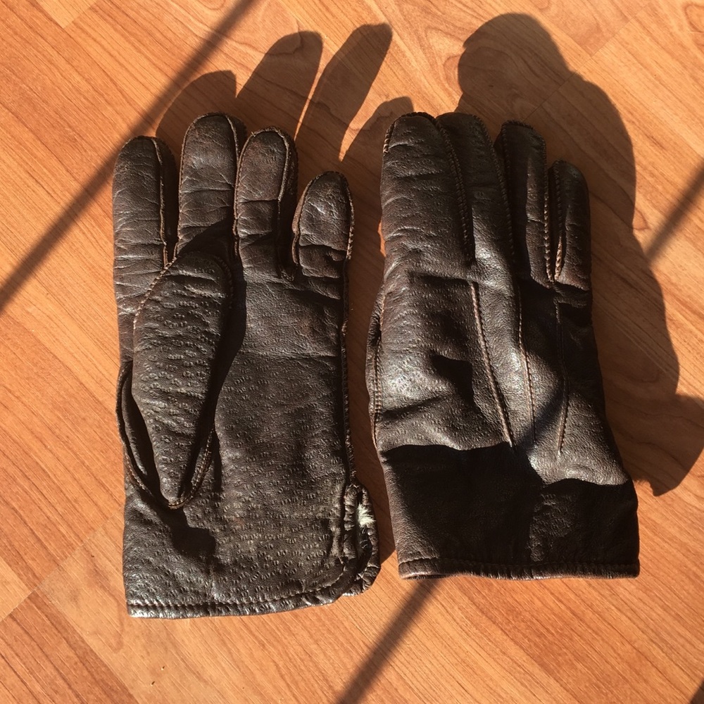 Men’s fur-lined leather gloves